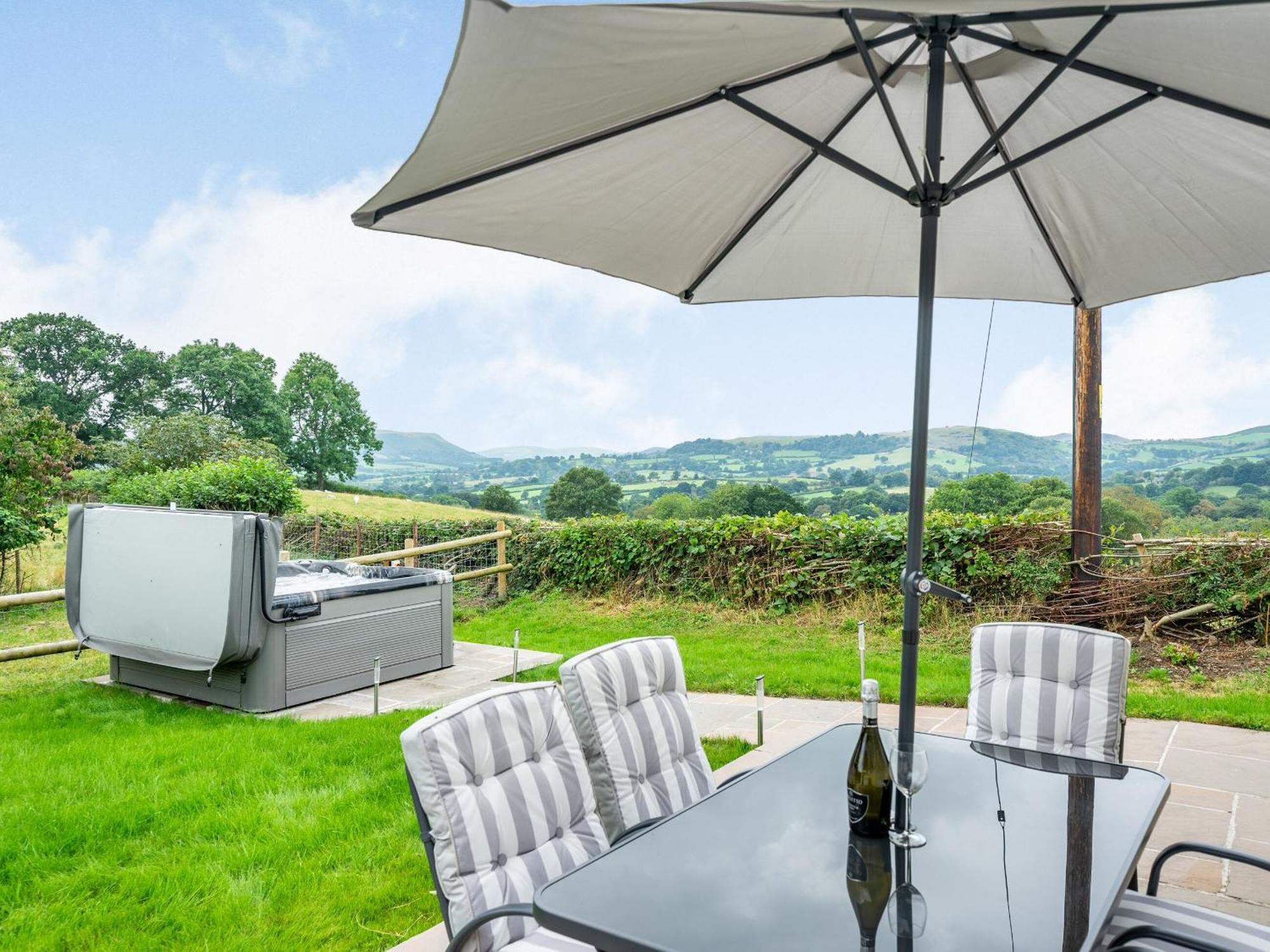 Meadowcroft Villa Bettws Disserth Екстериор снимка