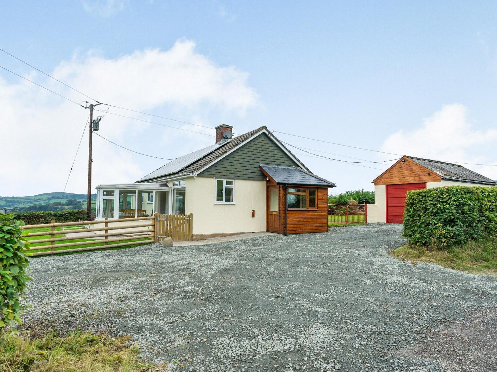 Meadowcroft Villa Bettws Disserth Екстериор снимка