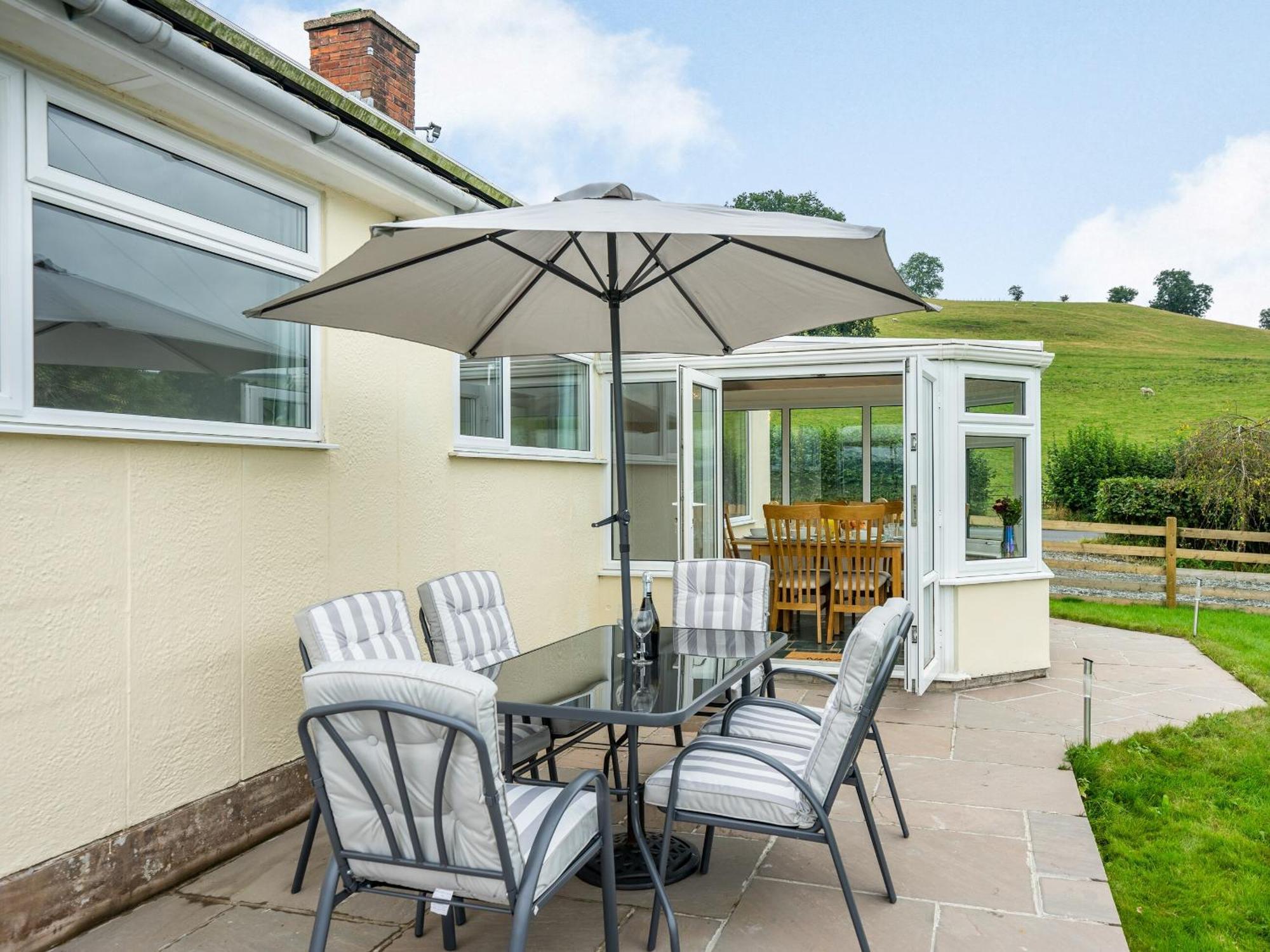 Meadowcroft Villa Bettws Disserth Екстериор снимка