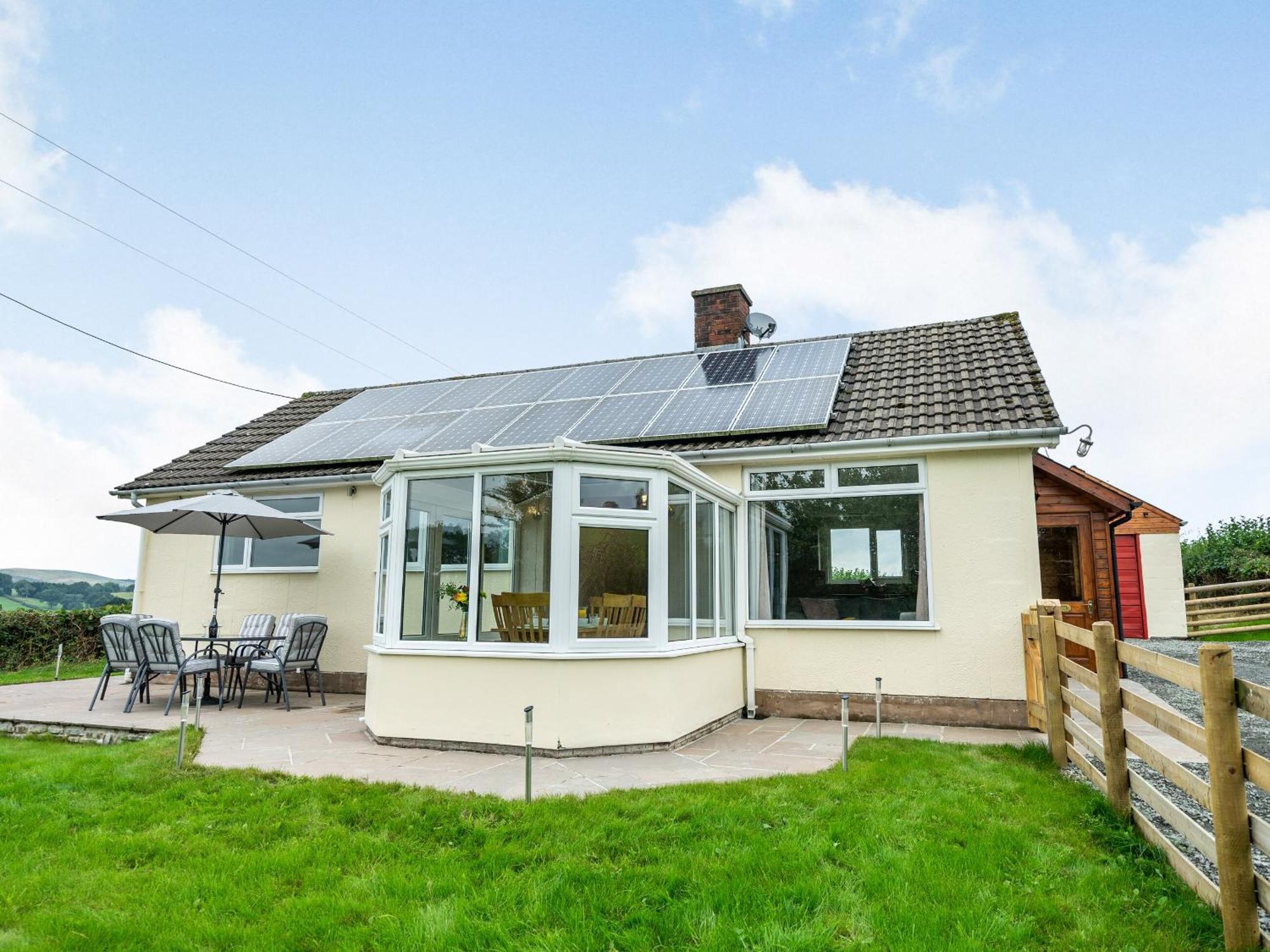 Meadowcroft Villa Bettws Disserth Екстериор снимка