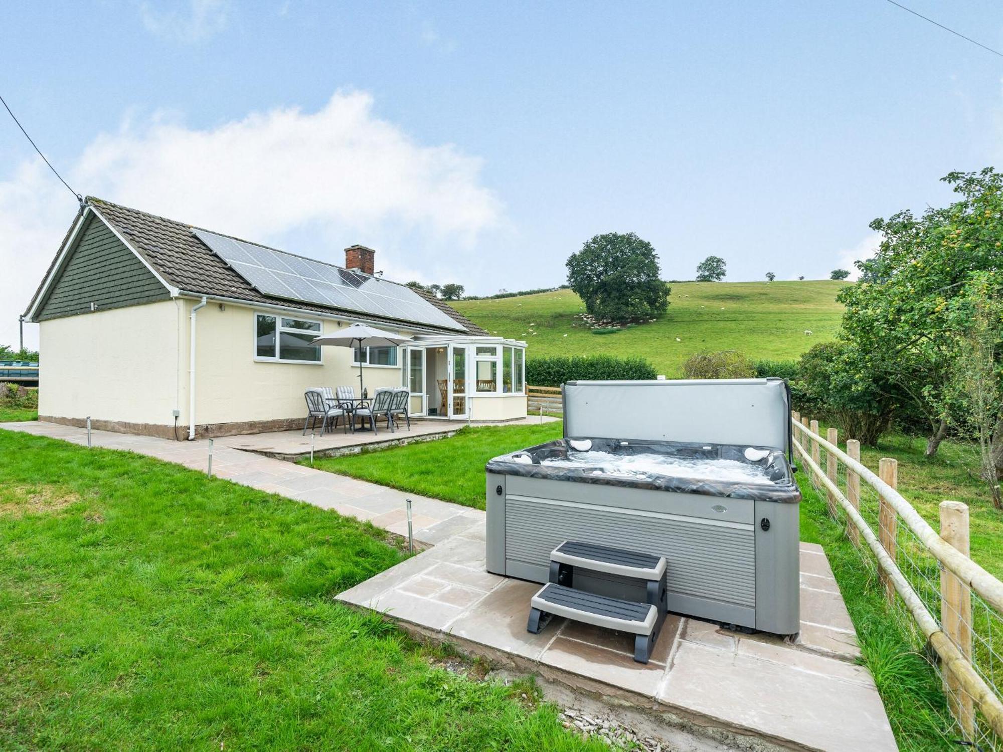Meadowcroft Villa Bettws Disserth Екстериор снимка